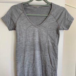 Lululemon Women's Gray Short Sleeve Shirt Size 4
